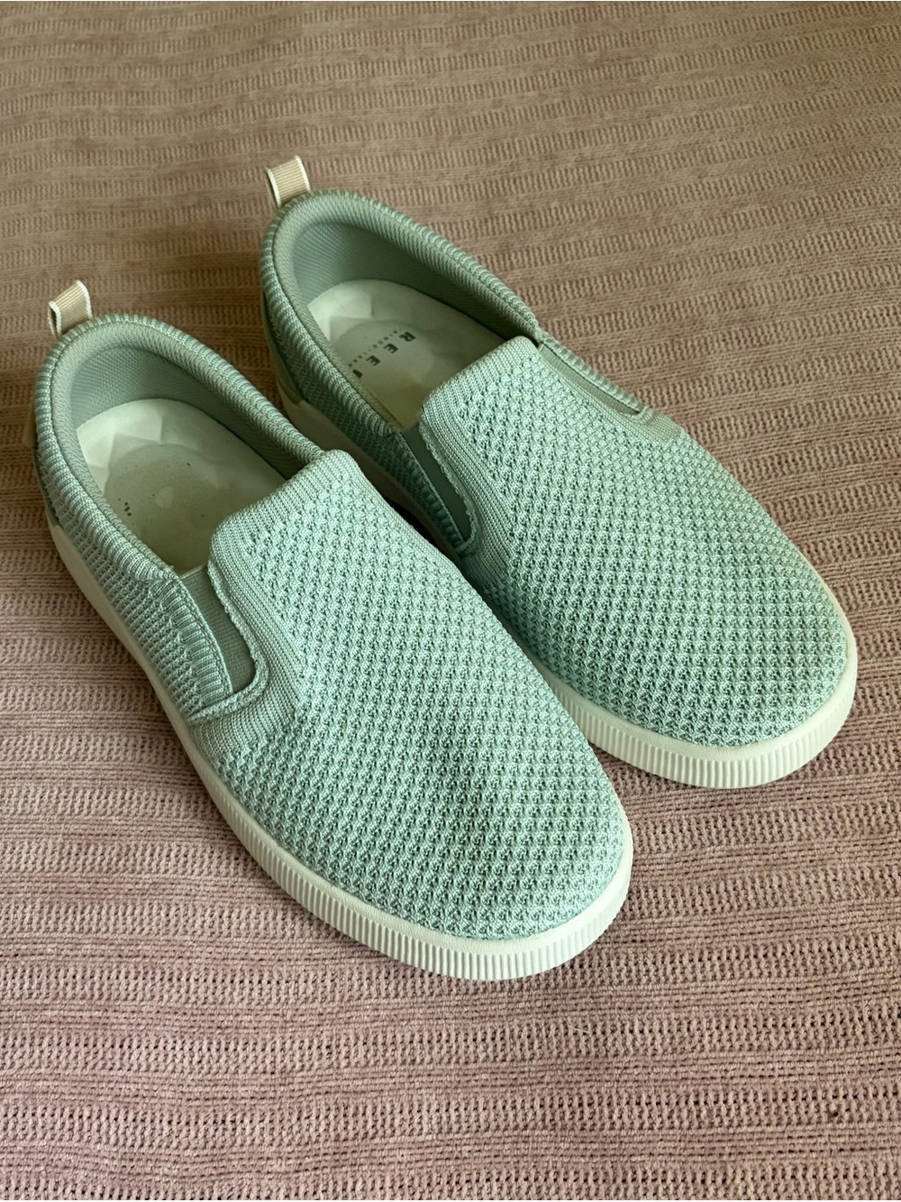 Reef Women’s Slip-On Knit Sneakers in Mint Sz 10